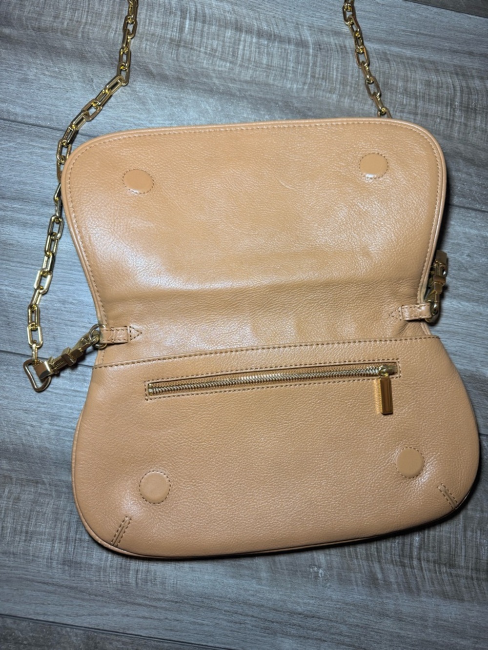 Tory Burch Tan Pebbled Leather Crossbody with Gold Chain - Picture 3 of 8